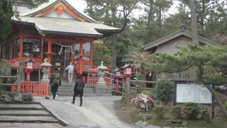 島の中で高いところにある神社