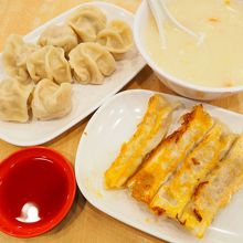 モチモチ水餃子・パリパリ焼棒餃子・コーンスープ