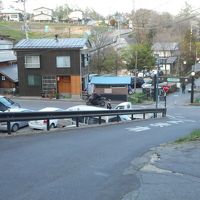 地蔵坂から見ると右奥の白いたてもの