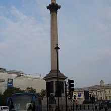 朝のトラファルガー広場