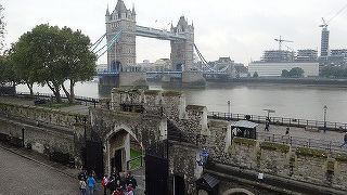 ロンドン塔から見た橋