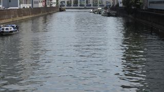 はしごを横にした形をしています