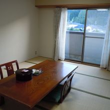 部屋は広い