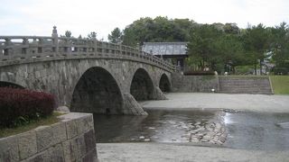 多くの人がいました