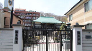 王子稲荷神社と名主の滝公園の間