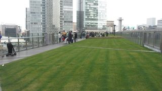 東京駅の駅舎の全景を上から眺めることができる点が良いと思いました