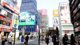 新旧いろんな店がそろい踏み