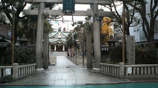 ゴジラのような迫力の巨大な獅子頭舞台が見もの