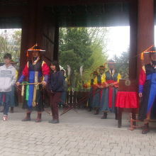 毎度のこととはいえ、じっとしているのも大変でしょうね・・・