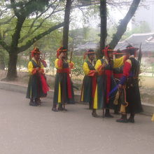 ようやく息を付いた様子の役者さん達