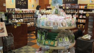 駅ビル1階にあります