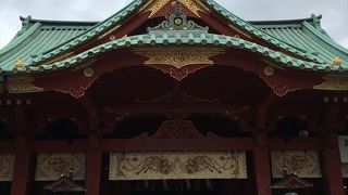 獅子山に乗る石獅子は、著名な石工の方が、生涯でわずか3つしか造らなかったものの中の1つと伝えられています。ぜひ