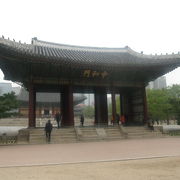 徳寿宮内部の代表的な門です