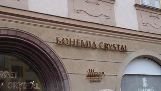 天文時計前のボヘミアンガラスの店