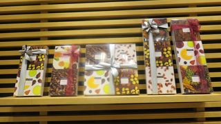 カサバトリョの次の横通りににある カカオ・サンパカ