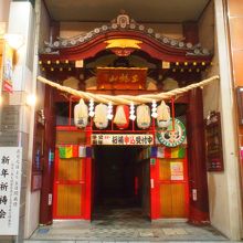 夜は明かりが消されて真っ暗