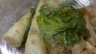 おいしそうなサラダに目うつりします。