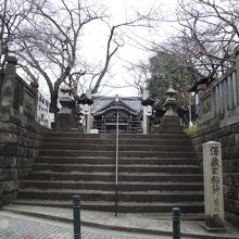 善光寺坂途中の正面の石段