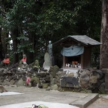 本堂右手の一画