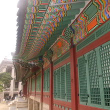 横長の建築なのでこのアングルが個人的には良いかなと思います