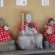 バットを持ったお地蔵様　ソフトバンクホークスが必勝祈願する