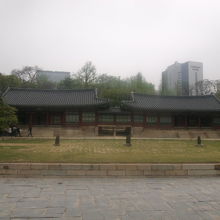 即阼堂との並びの風景