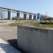 背景は瀬戸大橋