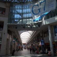 ドームから西のアーケード街