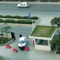 セキュリティーがしっかりして、敷地内に容易には入れません。