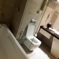 バスタブあり。お湯の温度、水量良し。