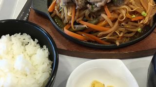 フードコートの方