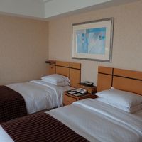 ベッドは大きめで柔らめ