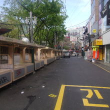 祭りの後、の、朝の屋台街の様子