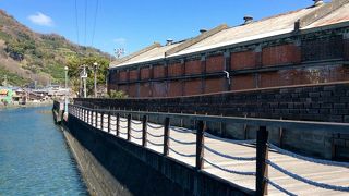 川沿いの東洋紡績赤レンガ倉庫跡はいい感じ