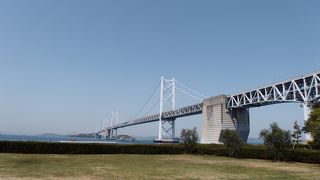 電車がジェットコースターのように走っていきます