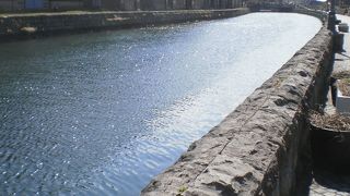 運河沿いに散策