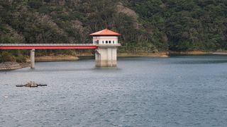 日本初の空気ロック式取水設備を利用したダム