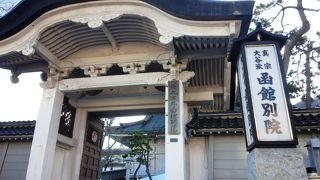 教会群の中のお寺。