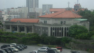 沖縄を代表する教会建築です