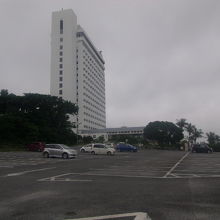 まずはこのホテルを目印にアクセスしてください。