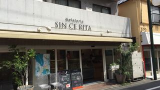 ジェラートはイートインがおすすめです。