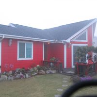 えんじ色の建物でした