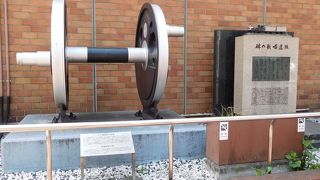 ゆりかもめ 新橋駅前にあります