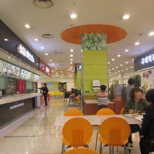 フードコートです