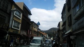 駅通り～観光客で賑わう観光客向けの商店街～