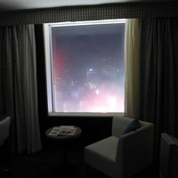 渋谷らしく，夜でも明るいです．