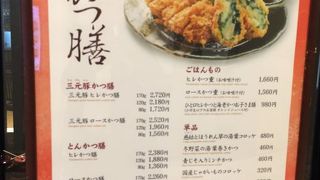 ここでは、リーズナブルでとても柔らかいお肉でとんかつを食べる事ができます。ぜひ