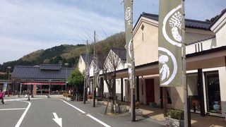 蔵のデザインがかっこいいキレイな道の駅