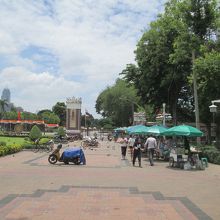 ルンピニ公園 屋台村