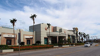 お土産からレストラン、カジノまで！！